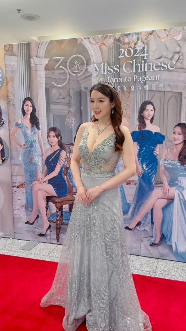 现年41岁的苟芸慧（苟姑娘）是2008年多伦多华裔小姐以及2009年国际中华小姐