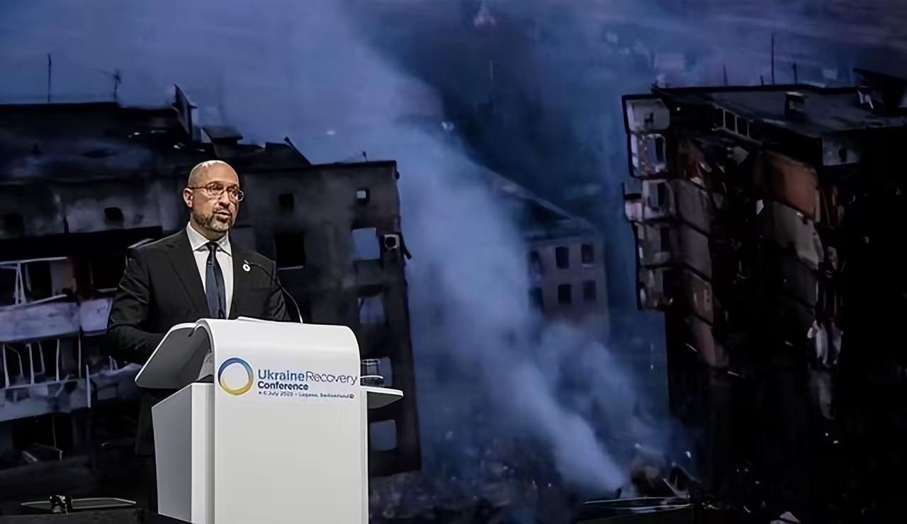 1. 特朗普推出乌克兰安全保障方案 要求乌接受领土损失：特朗普推出有时限的乌克兰