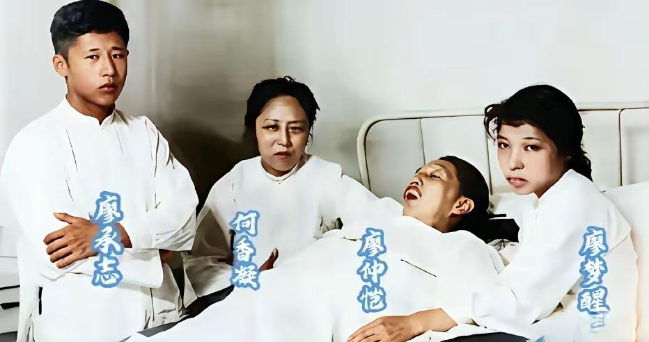 悲痛……
这是何人下的毒手哇[泣不成声]