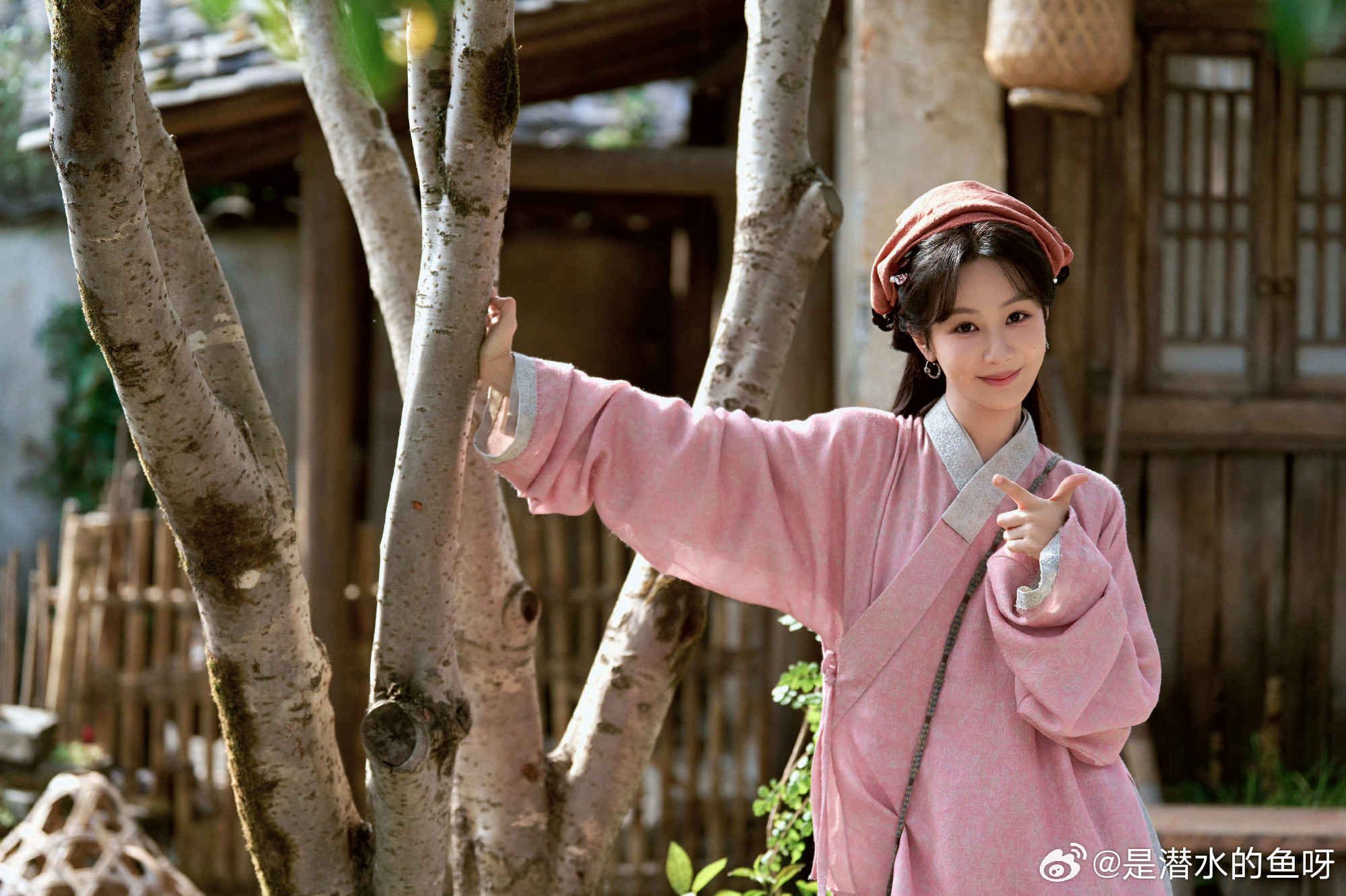 家业yz杨紫  一念墨染流年，一念钟情紫妹，李祯踏浪而行，温柔岁岁绵长。杨紫李祯