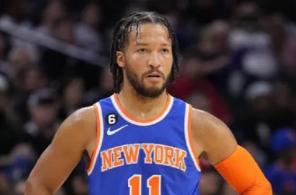 布伦森希望尼克斯能够公平对待他，他认为自己已经为球队做出了极大的牺牲。毕竟就在当