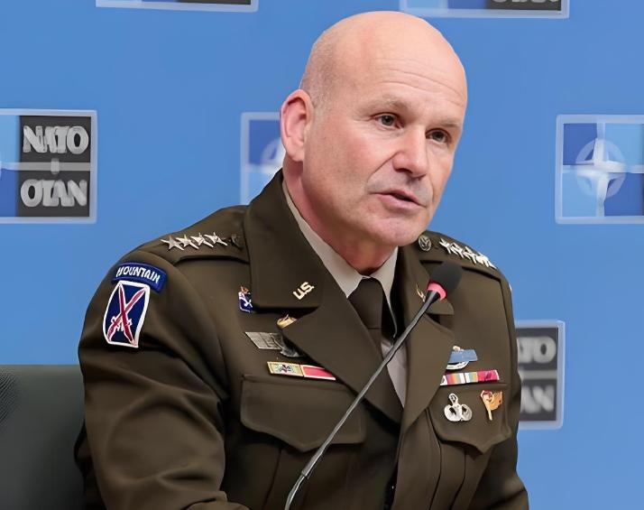 北约欧洲盟军司令部前副参谋长米歇尔・雅科夫列夫说：“如果特朗普对格陵兰岛采取行动