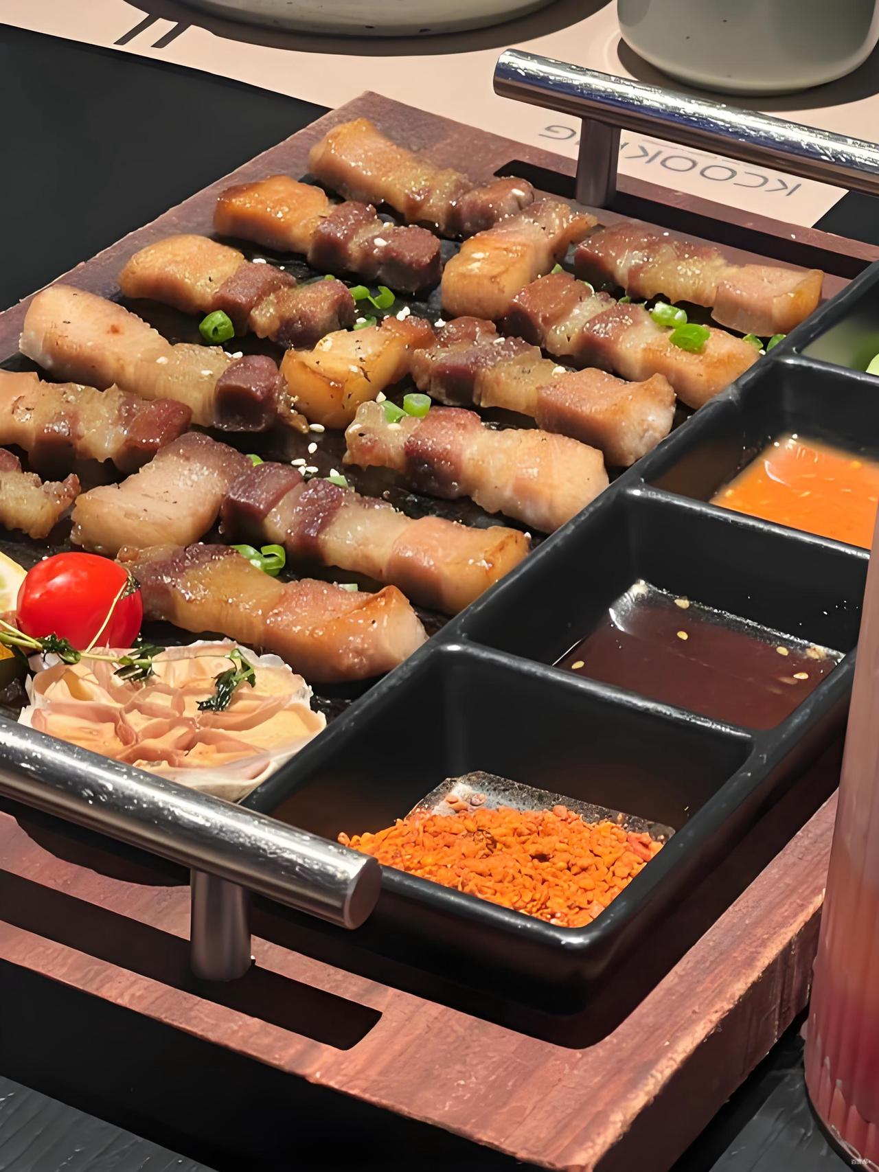 希望回到2015年以前的状态。昆明随处可见韩国人开的咖啡厅，韩国人开的发型工作室