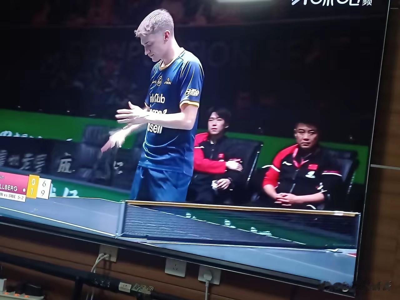 徐瑛彬现在估计肠子都悔青了！

他后悔的不是输掉了比赛，也不是错过了成为世界冠军