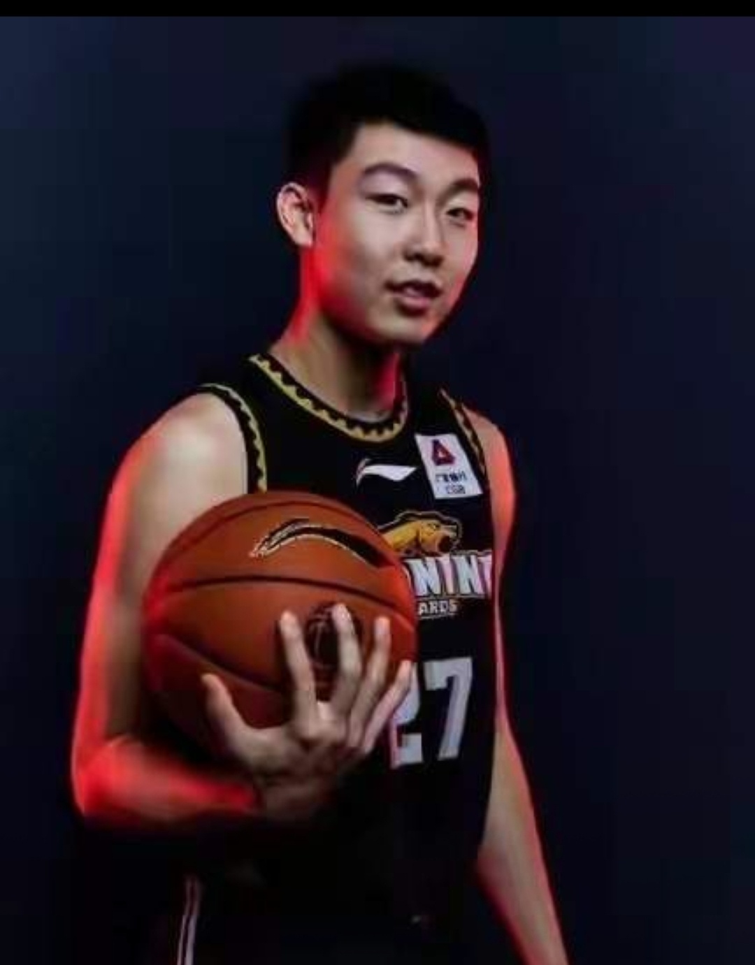 竞技体育总归还是靠自身实力，年轻球员你们自身得把老球员干掉，出场时间是靠平时努力