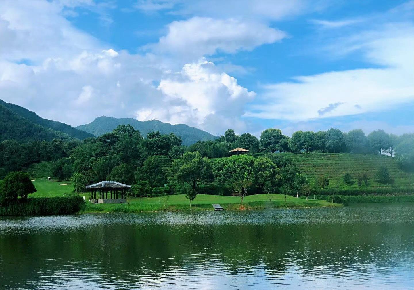 有人说旅行最大的好处，不是能见到多少人，见过多美的风景，而是走着走着，在一个际遇