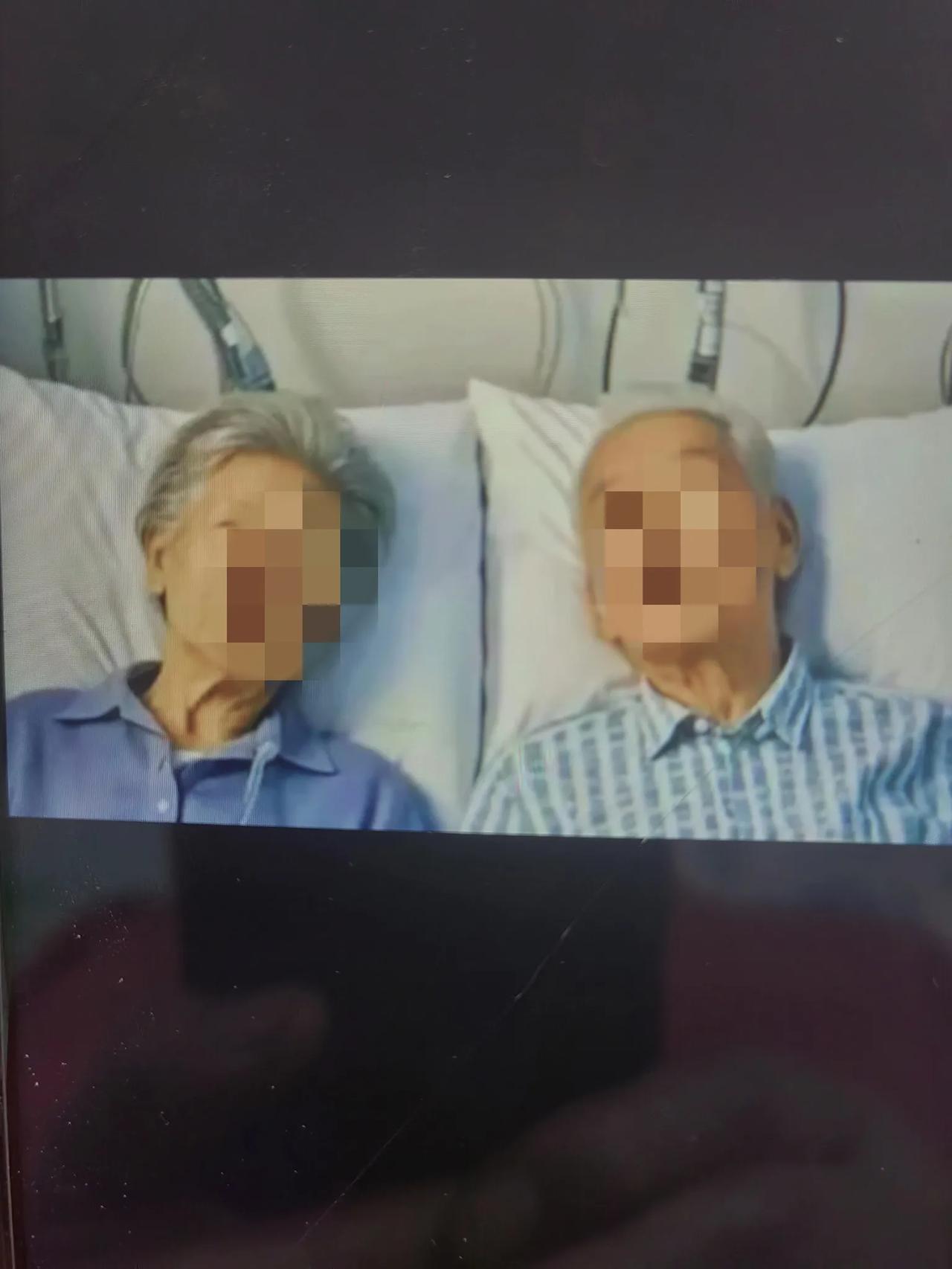 看到一则消息，让人痛心！
上海一对教授夫妻在养老院先后去世，三个
孩子在国外线上