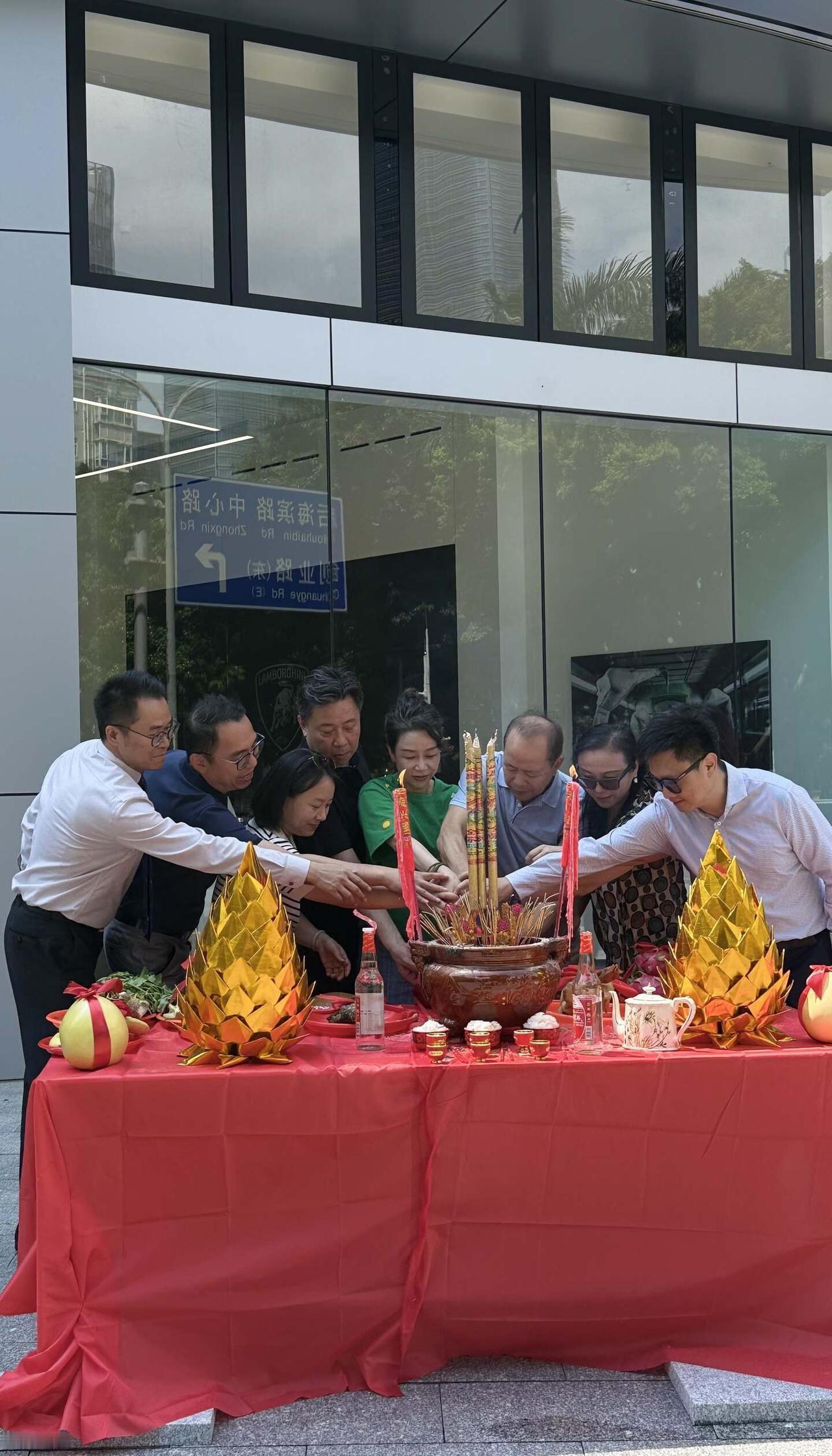 兰博基尼｜开业大吉！
乔迁之喜，福满门楣[红包]
祝兰博基尼深圳新址纳福[烟花]