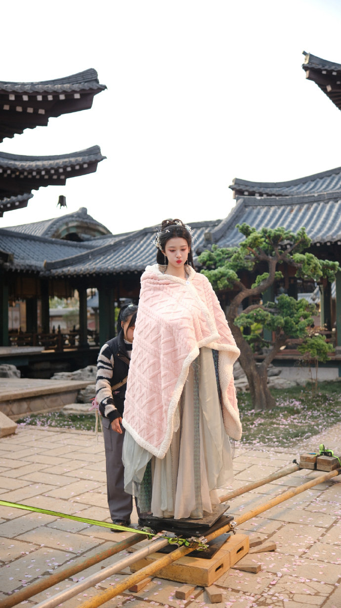 王楚然嘟嘴照 王楚然嘟嘴照，脸颊肉嘟嘟的别给我萌鼠~ 