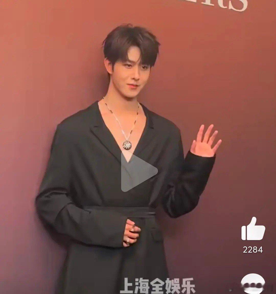 被郭敬明宠着的田嘉瑞，举手投足之间都有一种娇美 ​​​