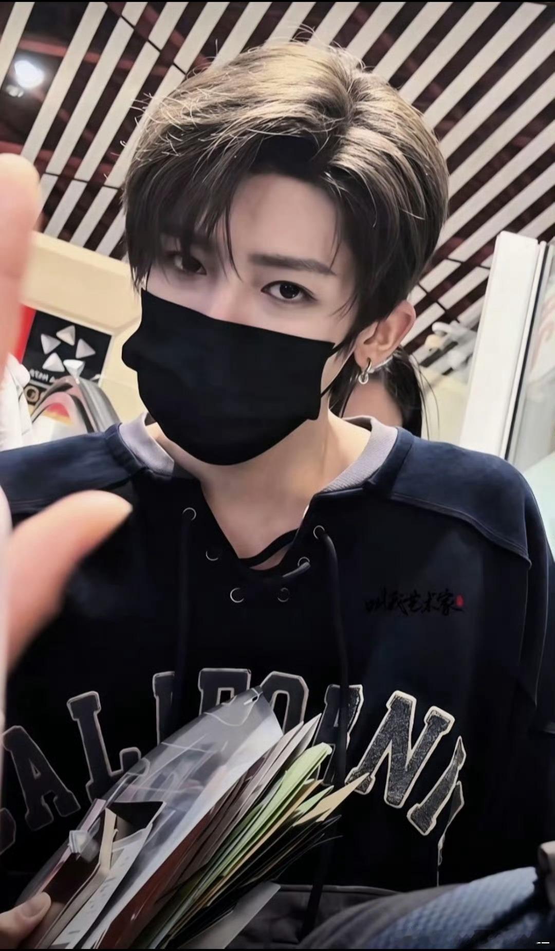 侯明昊锁骨纹身贴侯明昊深圳场见面倒计时距离侯明昊深圳见面会越来越近！锁骨纹身贴造