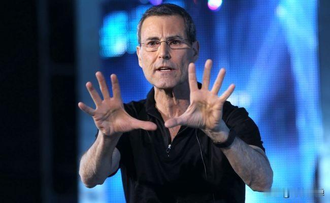 不是什么玩笑！超能力者尤里·盖勒告诉特朗普：瞬间移动是真实存在的。
特朗普会信吗