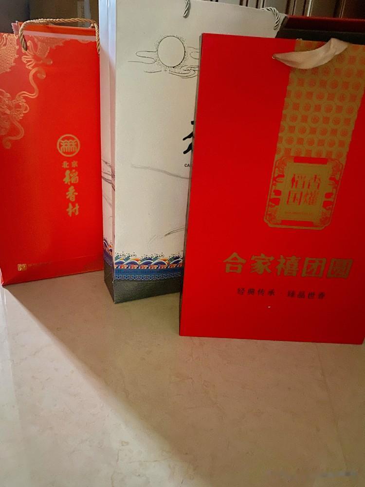 这么多的月饼怎么办呀？

过中秋节的时候，亲戚朋友来串门，几乎都是拿的月饼。
