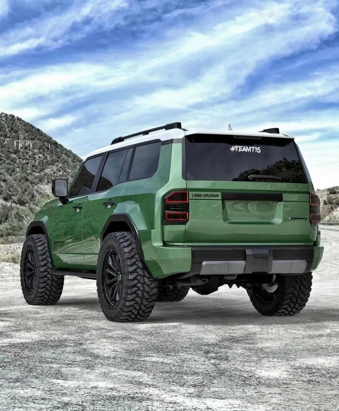 看完了新款的普拉多的外观
我只有一个对它的评价，尴尬
因为不论是外观还是定价，都...