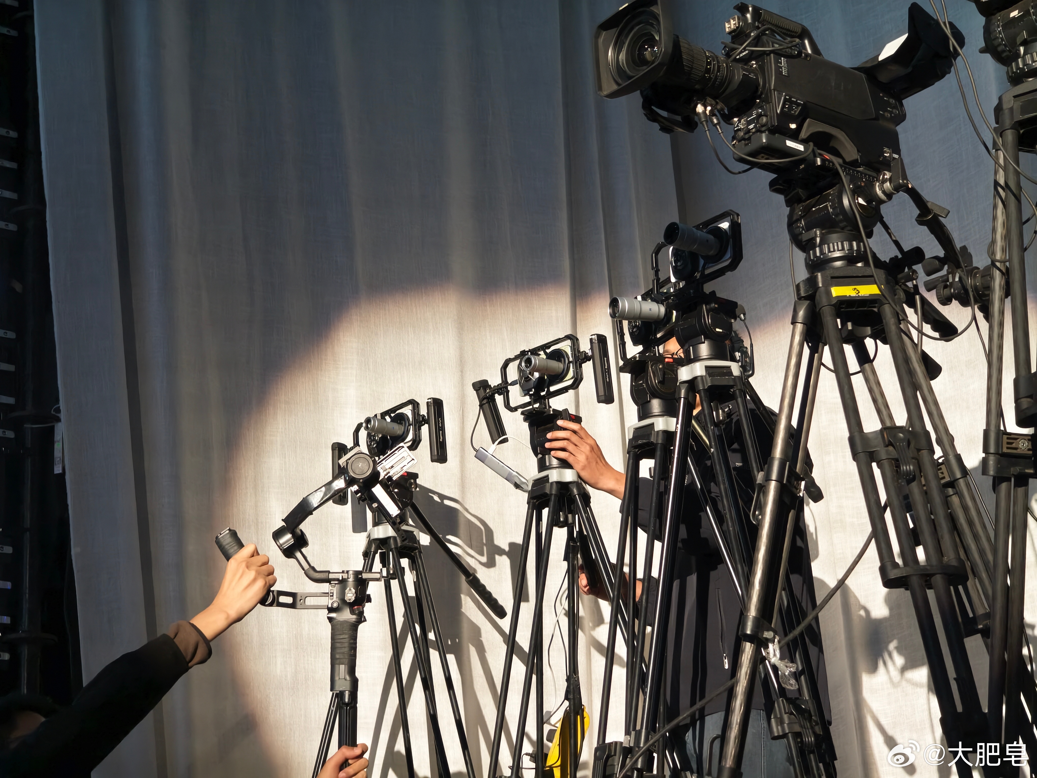 vivo X300 Ultra已成为发布会多机位专业用机。vivo x300 u