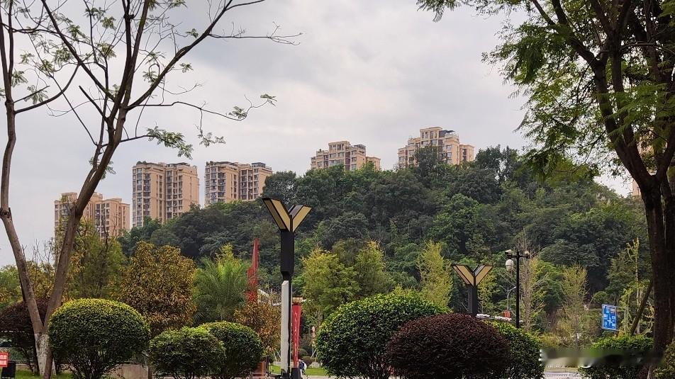 头婚当然是很费钱的，二婚要便宜点。新房与二手房跟这个差不多。