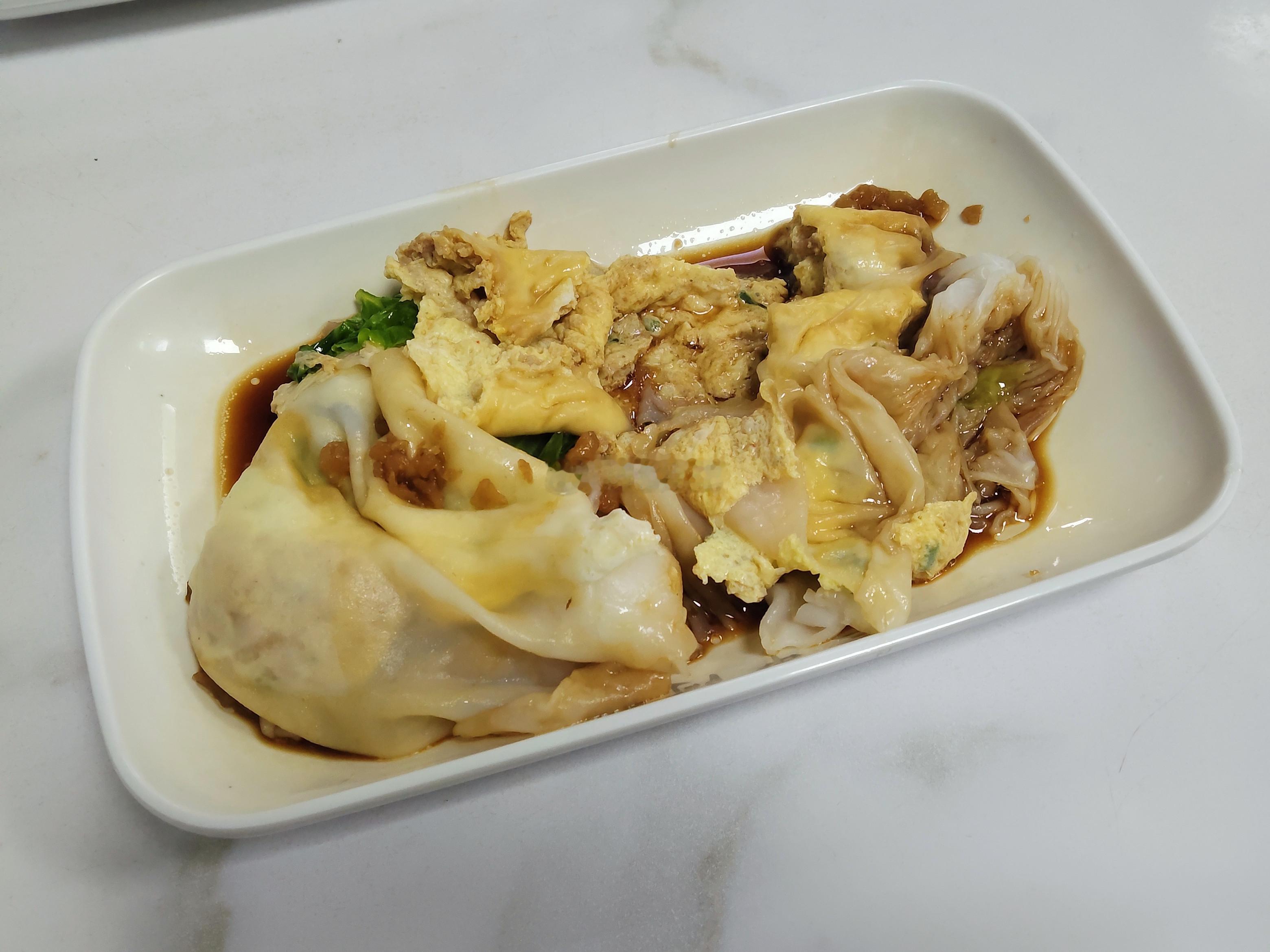 这是阿标在龙眼南的店面，业务范围也是非常广，啥都有，但主业应该还是肠粉吧？吃过他
