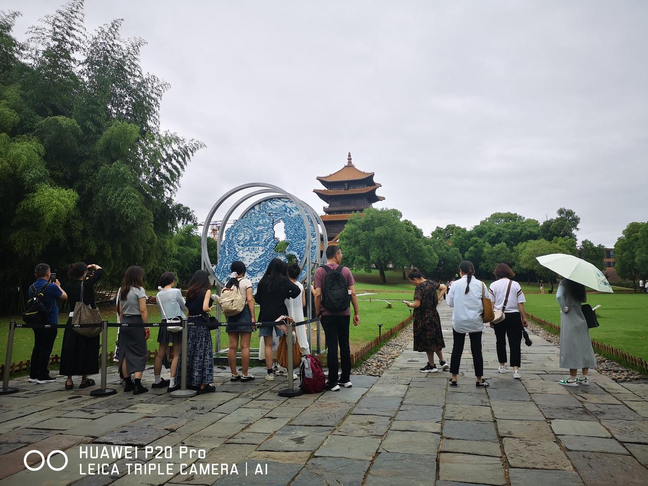 手机拍摄
直觉，雨天出片
乡野、城镇都一样
特别在我的小镇
雨天溜达随手一拍
照