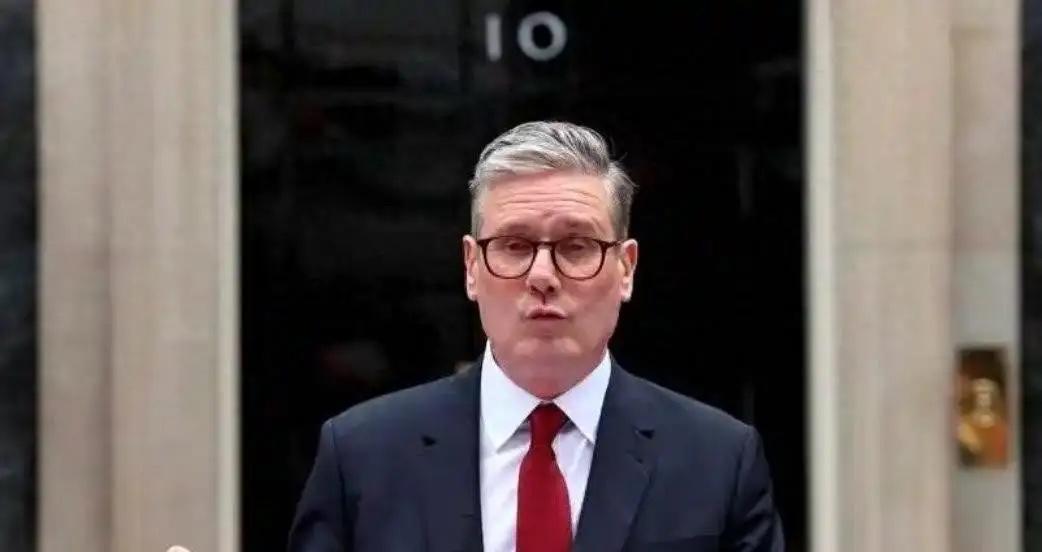 英国首相斯塔默的一句话，让远在万里之外的国际商界彻底炸了。大意是：中国企业在英国