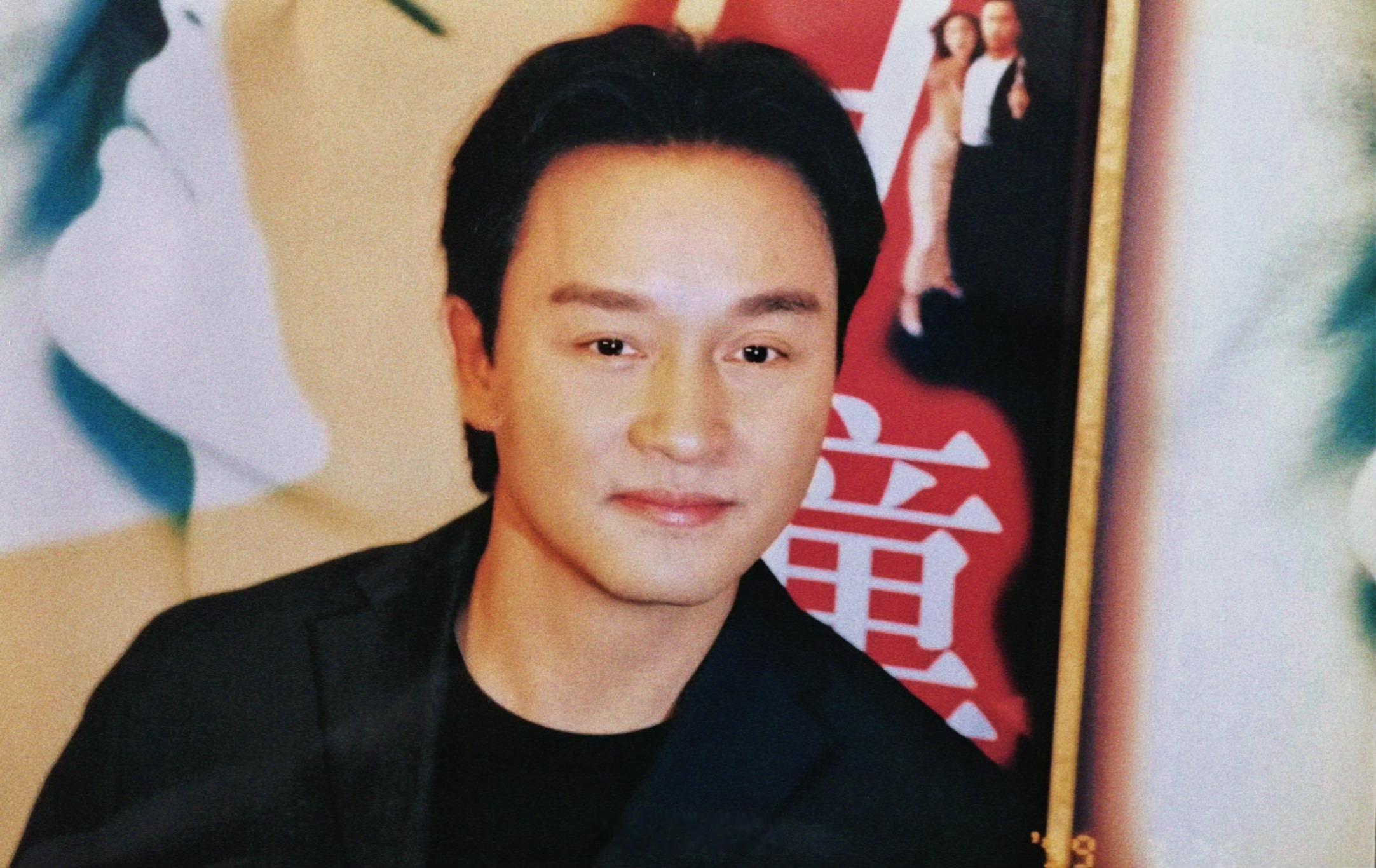 张国荣[超话]搭乘花絮去幕后 穿上西装、Leslie尽显绅士型格，帅气可爱的笑靥