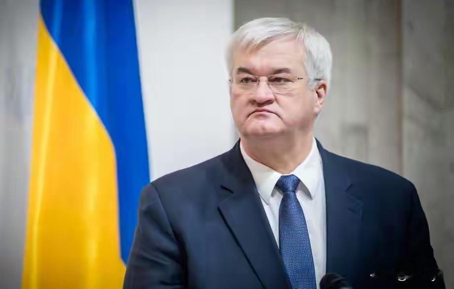 乌克兰外长称，将就俄“榛树”导弹袭击，推动安理会召开紧急会议。9日，乌外长瑟比加