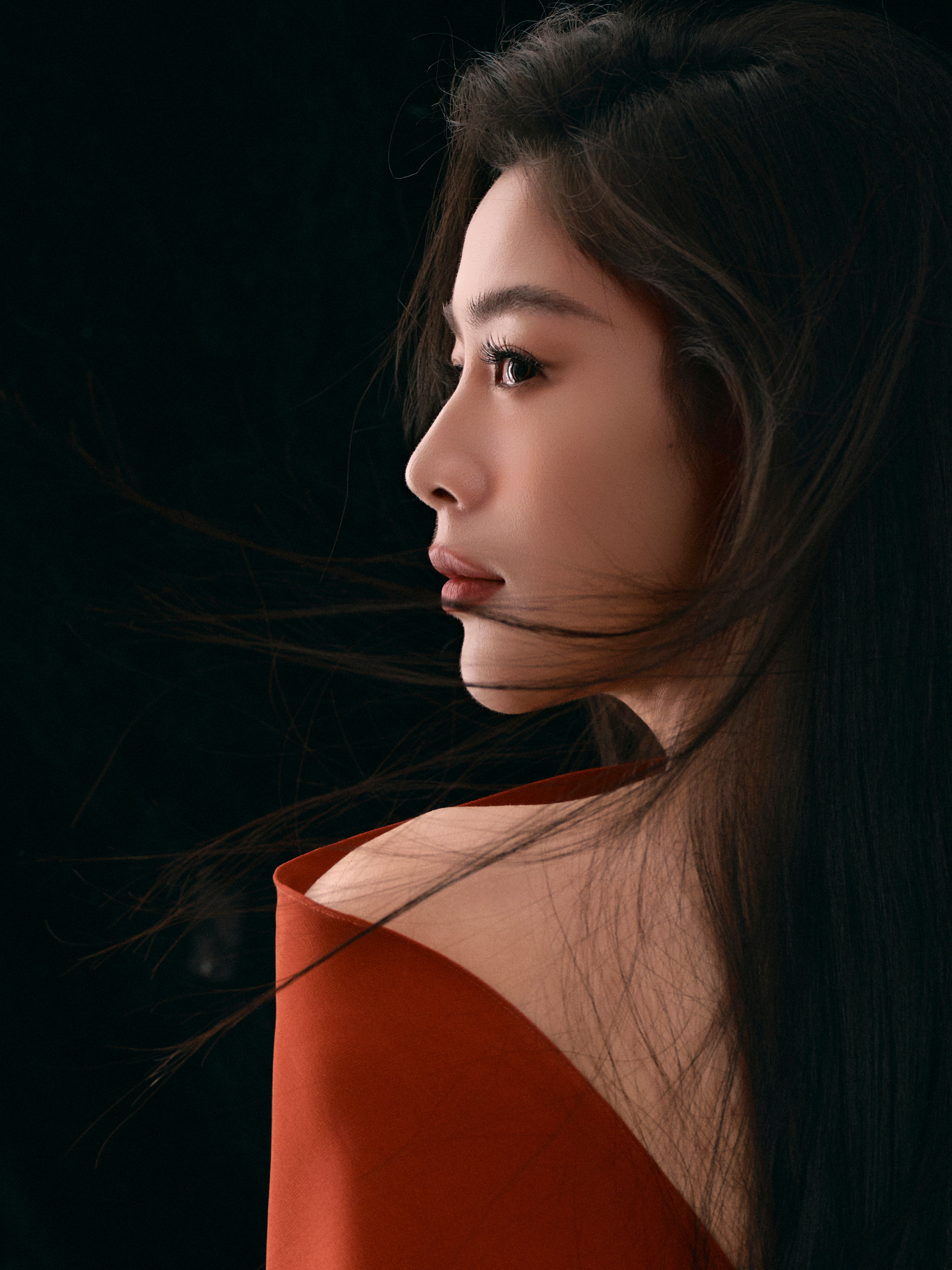 陈丽君今日出席微博之夜活动造型大片，演绎Marmar Halim 2026早春度