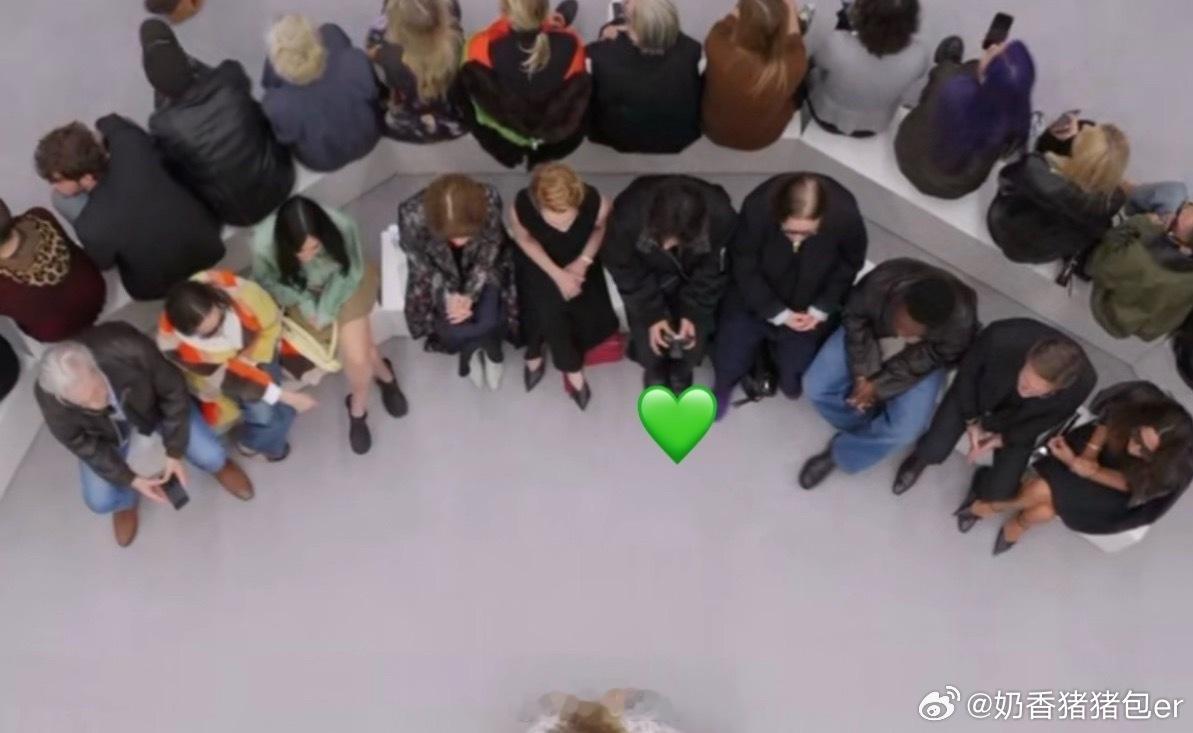 王一博C位看秀万众瞩目的焦点 ​​​