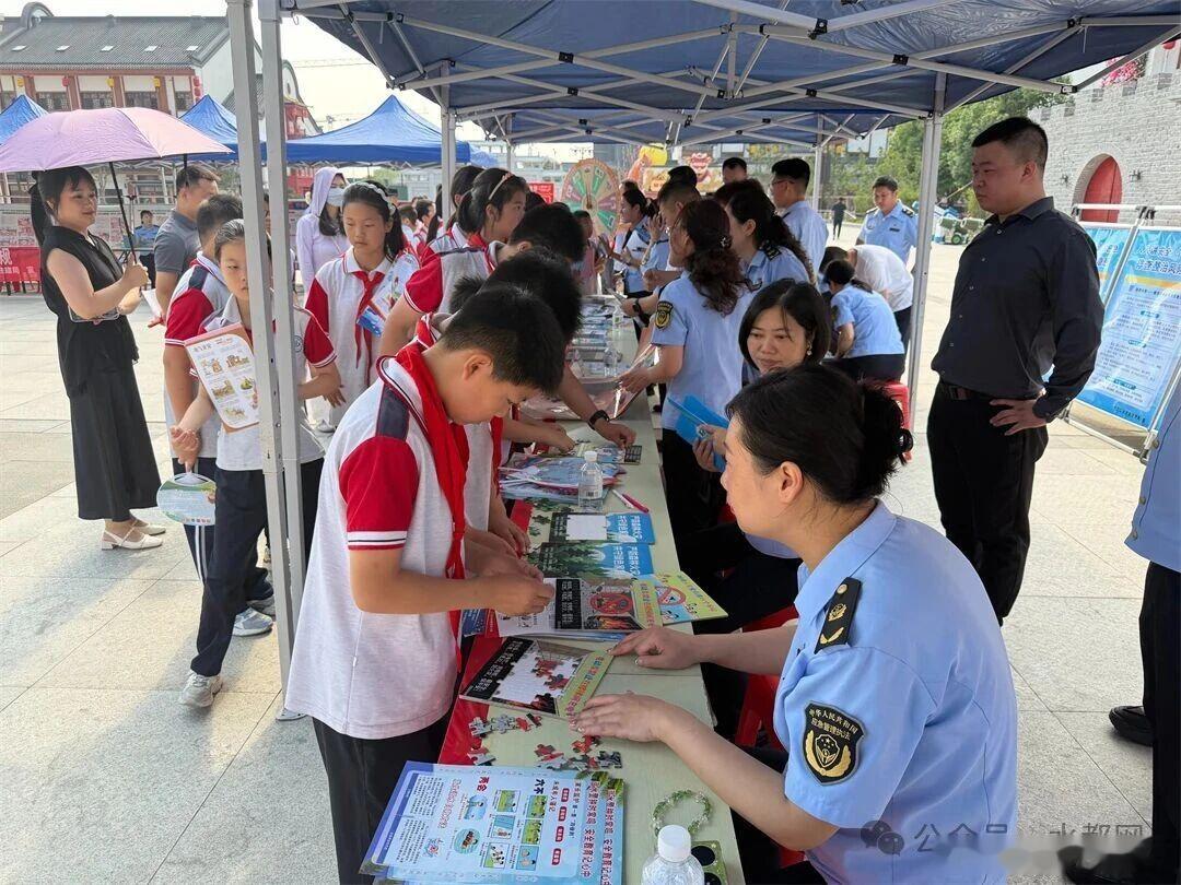 【平安丹江口】今天，在丹江口均州老街，20余家单位联手，把“平安”送到家门口6月