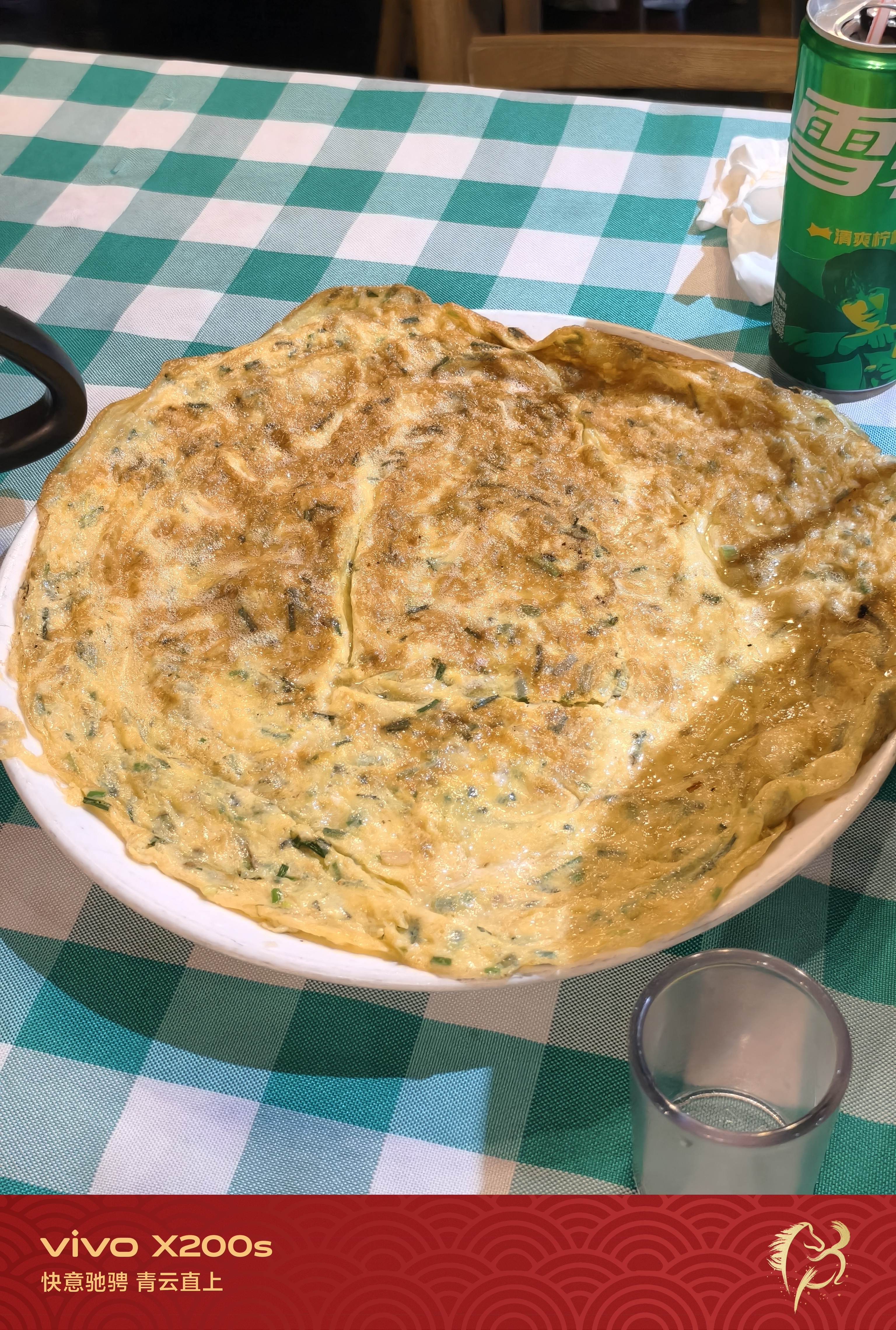 昨晚随便找了家路边的菜馆吃，点了个鸭肉鸭杂煲，没想到 168 一整只鸭，两个人都