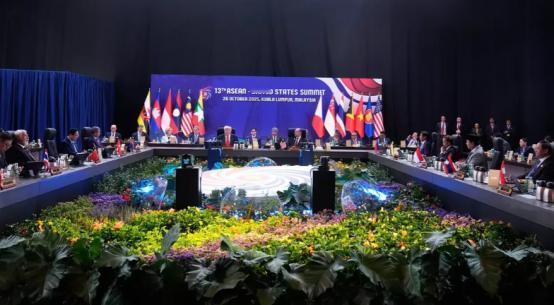 外媒：为遏制中国，特朗普在贸易协定中加入“恶意条款”
 
这事得从 10 月底特