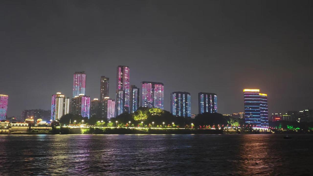 18岁的某一天 我来到了橘子洲