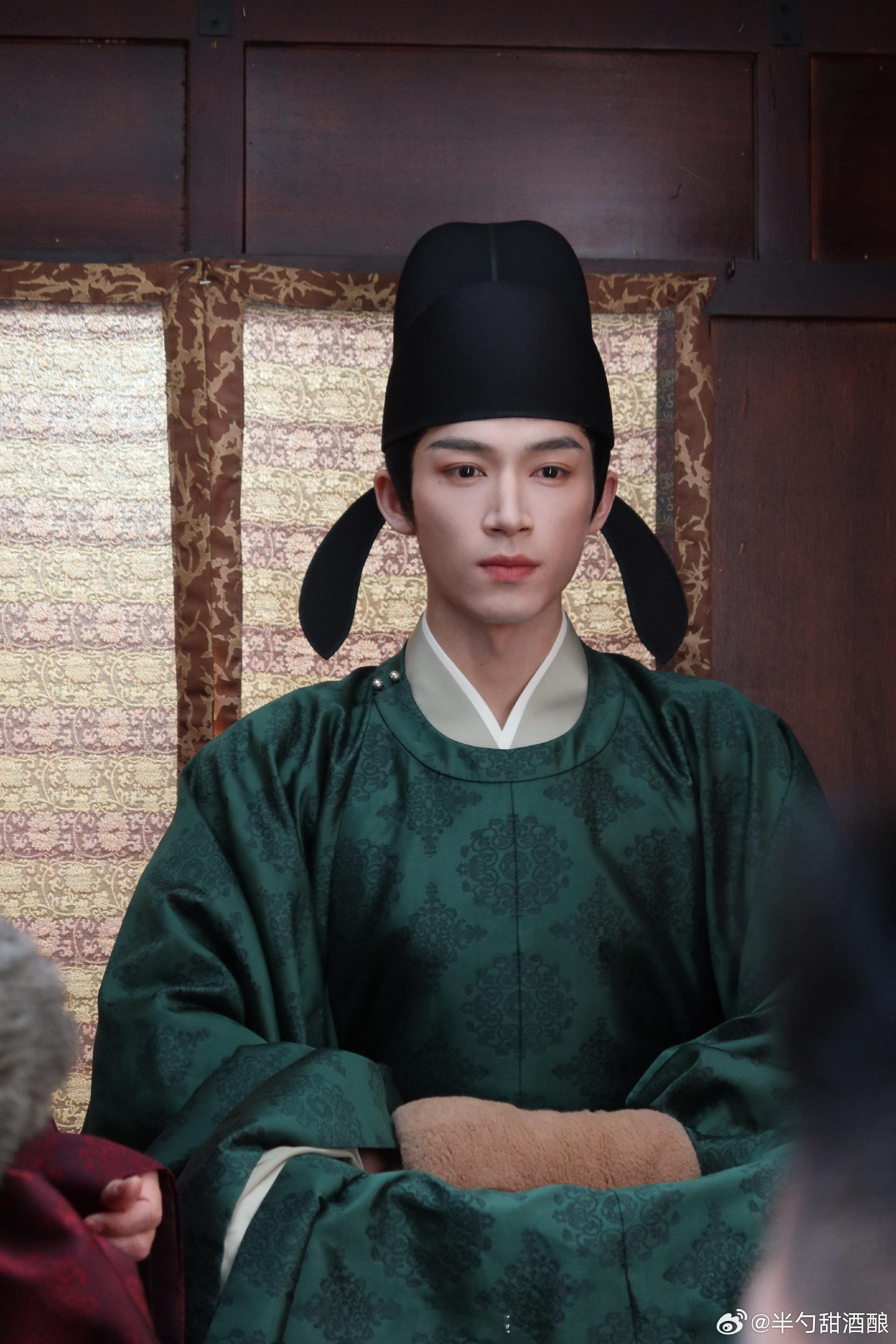 王星越  wxy王星越贴脸追剧reactionwxy王星越唐宫奇案之青雾风鸣 今