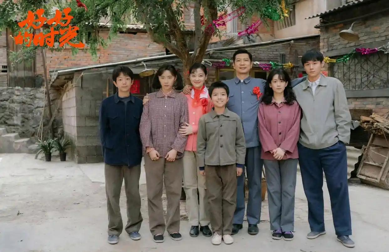 《好好的时光》落幕了，但梅婷扮演的苏小曼的故事，以及苏小曼的穿搭，却印在了我的心