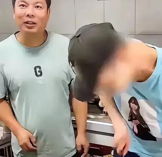 泪目了！残疾小伙求职无门，浙江icon饭馆老板收留了他，管吃管住还月给1200。