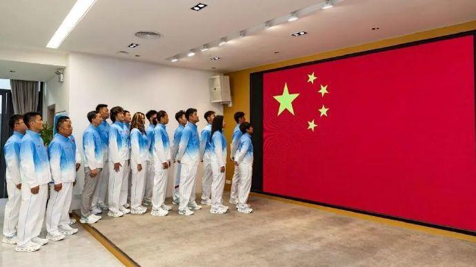 国家网球队亚运会出征动员会今天在广州南沙国际网球中心召开，
运动员纷纷表示，把每