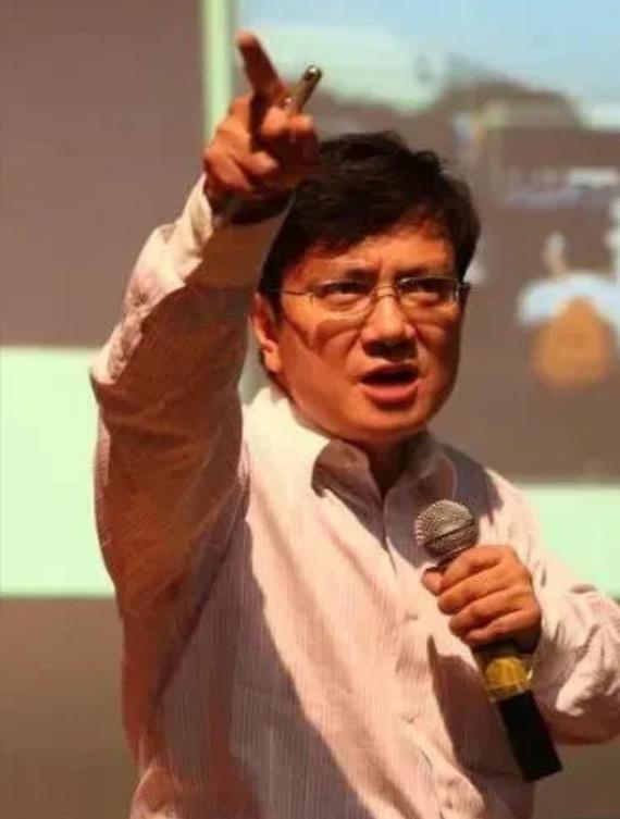 郑强教授曾说，在日本留过学的，大多是被洗脑过，就要看意志坚不坚定，不坚定的回国后