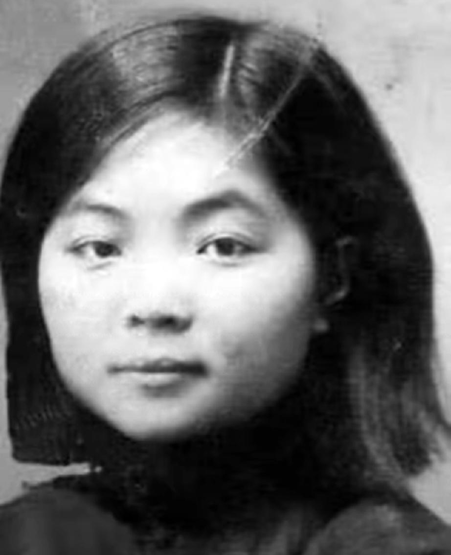 女英雄的最后一刻！
33岁她为何毅然返回火线？

1939年3月8日，
天空阴沉