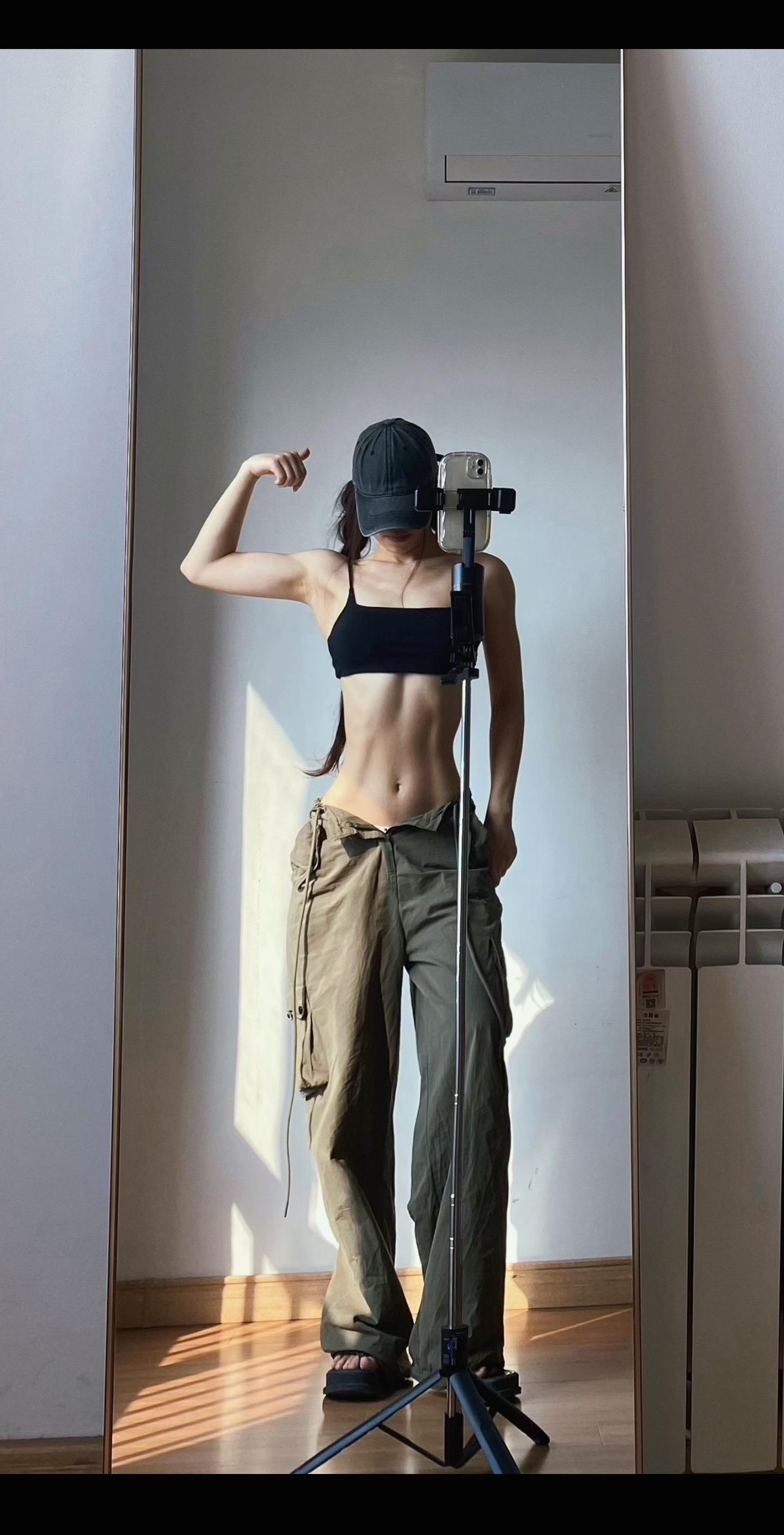 若有一天我决定不再发光
我定会让你忘记我姓名
