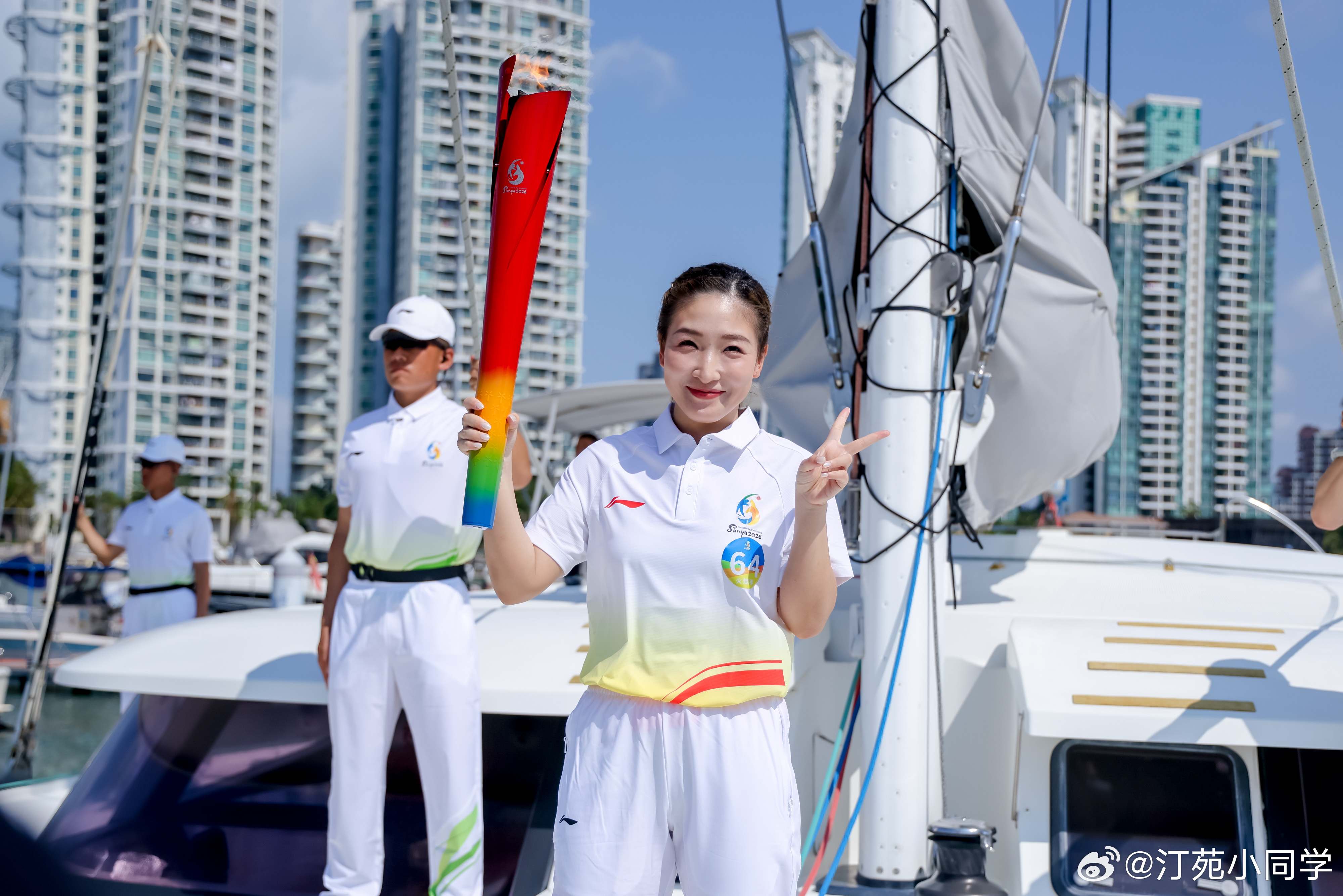 三亚亚沙会三亚亚沙会火炬传递  3月30日举行的三亚亚沙会火炬传递，乒乓球奥运冠