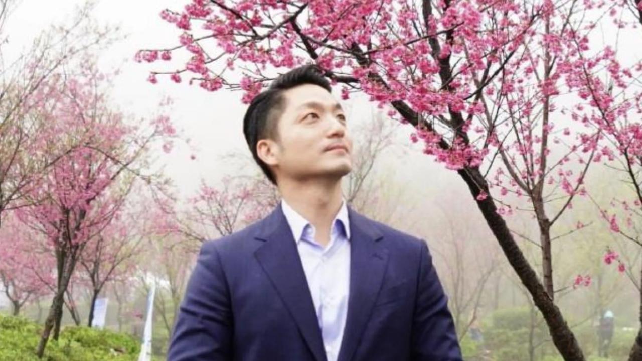 蒋万安很帅气，他是“直男”吗?

情人节当天，蒋万安参加了一档电视访谈节目。他努