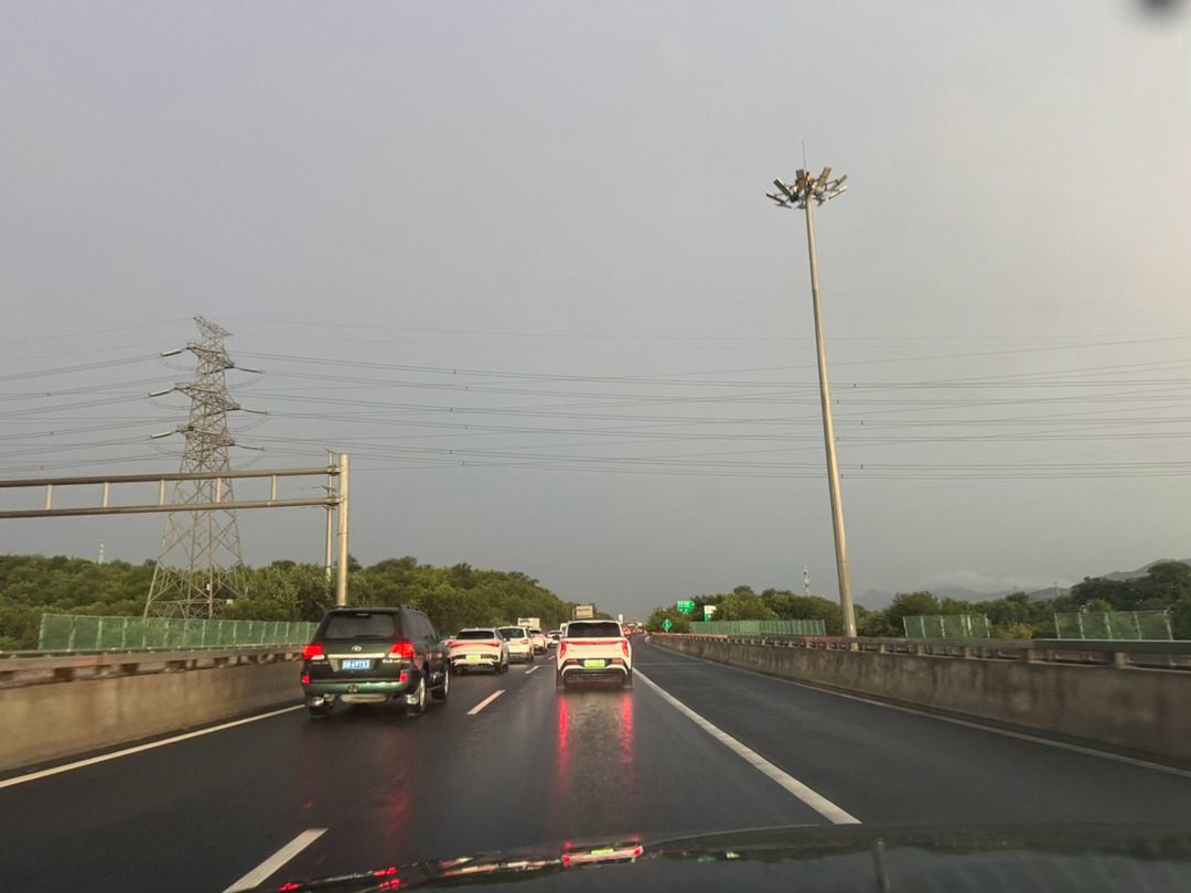 北京超级大雨 + 超级大风！好惨烈的立秋啊大家周五下班路上要注意安全！北京大雨 