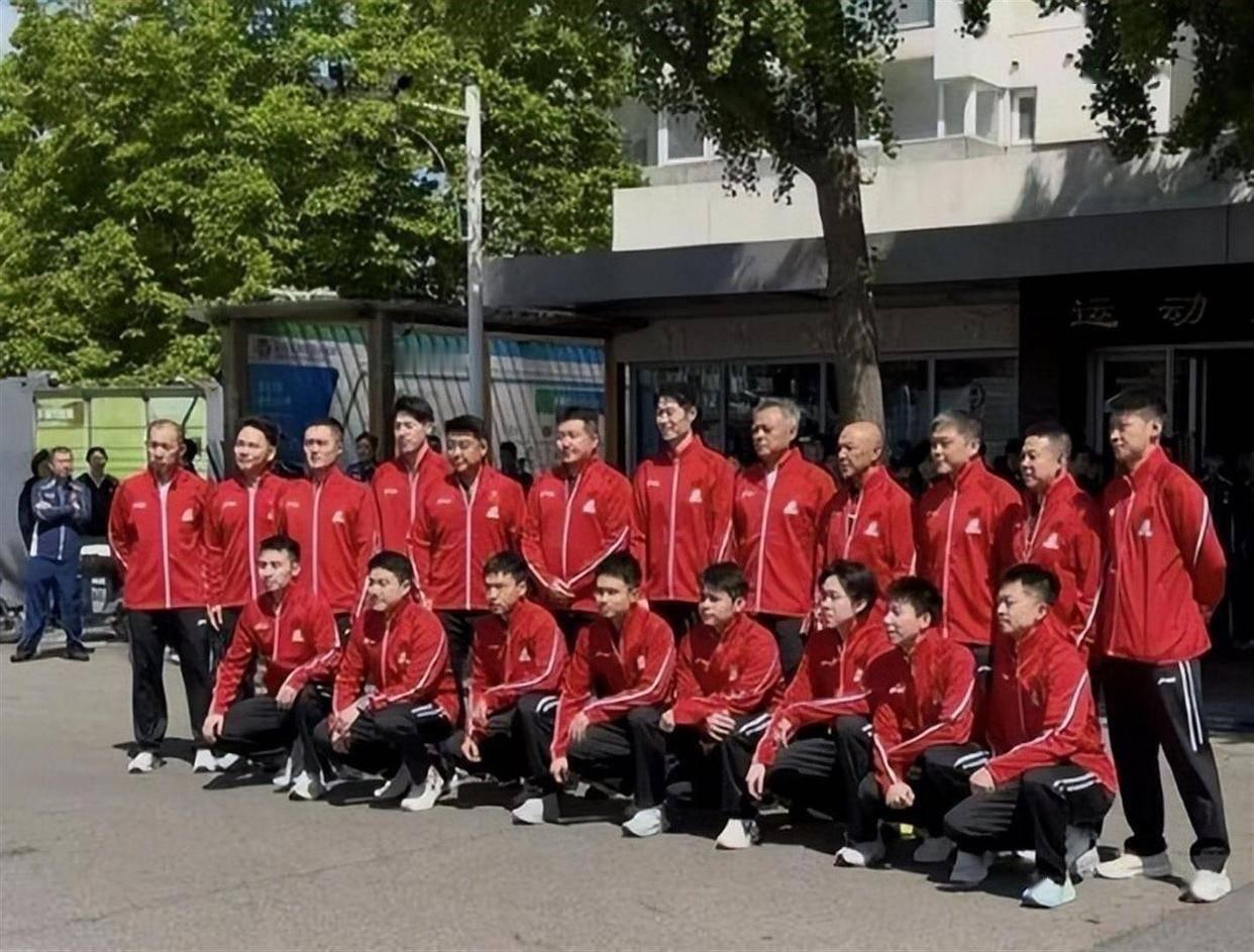 中国国乒名将集体合影，你认出来几个？