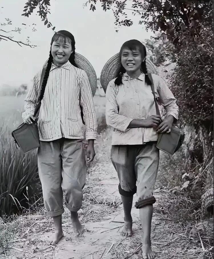 毛主席时代的农村赤脚医生！