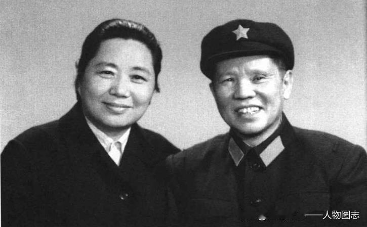 1966年，朱良才夫妇合影。