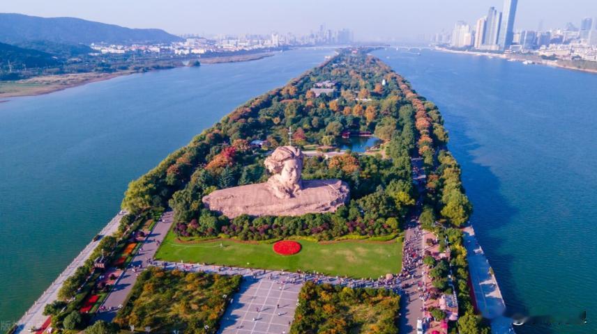 丢死人了！湖南长沙，4名研究生相约一起游玩，中午的时候，花了288元，在肯德基点