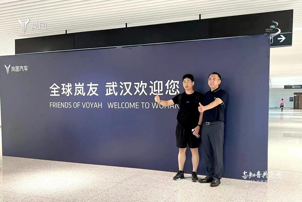 2023岚图用户之夜前最忙碌的CEO诞生了！8月18日，岚图汽车CEO卢放当起了