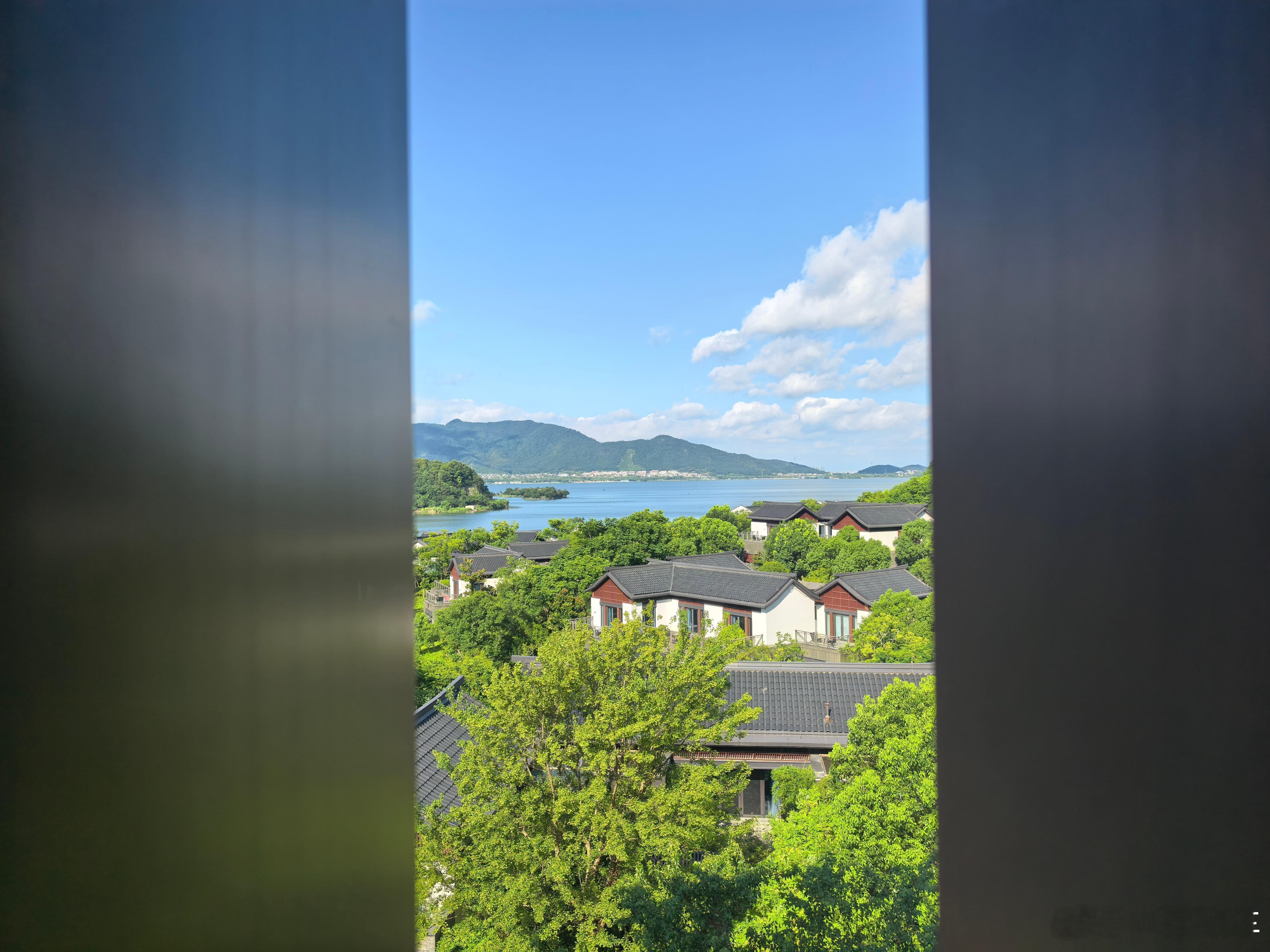 早，今天好风景，拍好车，听说还有惊喜[笑而不语] ​​​