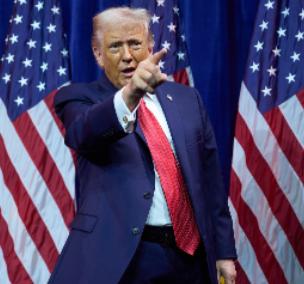 有人问特朗普：“世界上还有谁能管得了你？”他没有躲闪，直接接过了话。他说，联合国