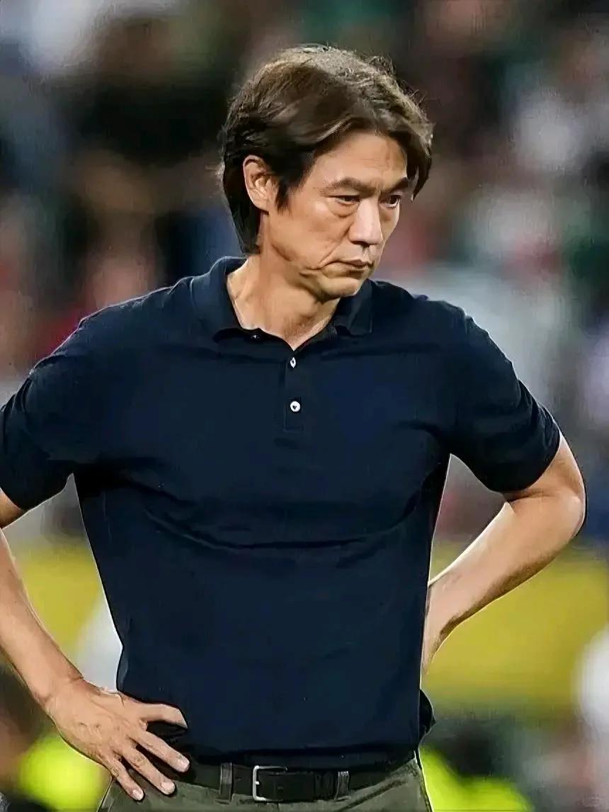 美加墨世界杯韩国队小组赛出局，主教练洪明甫被推上风口浪尖，遭到韩国球迷唾骂，异常