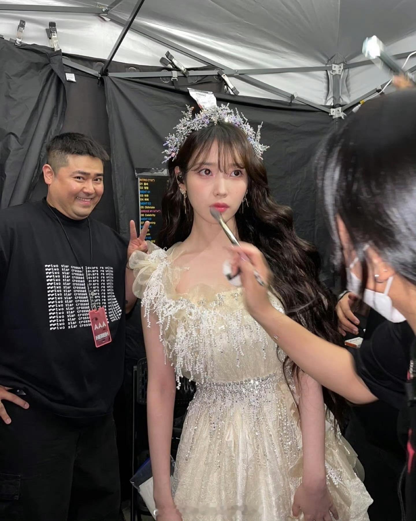 #明星私服搭配[超话]# IU 李知恩小公主👸🌹 ​​​